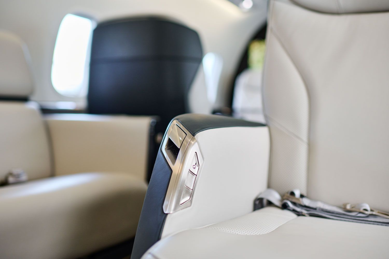 images/Corporate Jets/BGAC/AeroDienst_Challenger3500_102_S.jpeg